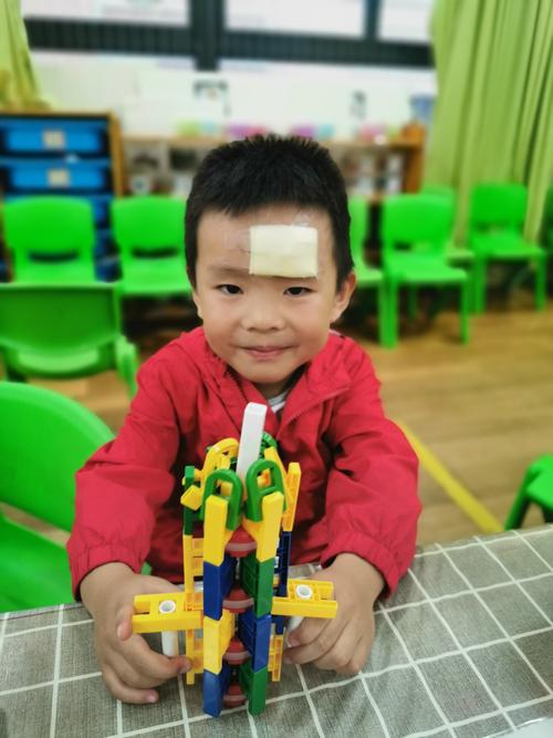 今天德国lasy积木课程的主题是:《lasy火箭》