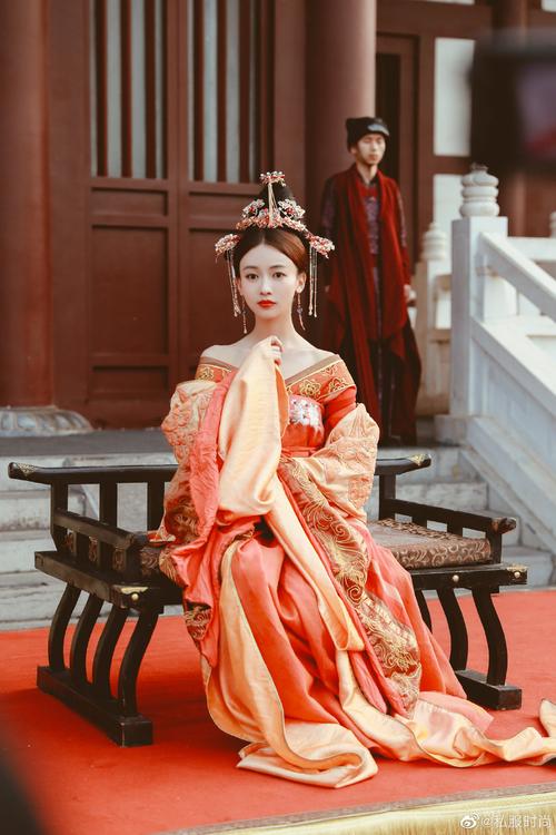 吴谨言#×古装造型 | 如同画中美人,娇媚如花,明艳动人