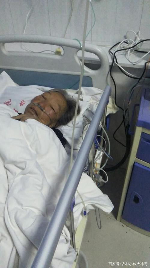 今天早上医生来查房跟我讲:老太太现在的身体状况就算是出院了也不能