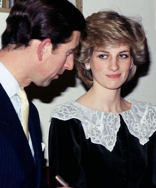 戴安娜自己选婚戒,威廉哈里对妻子做这件事,只为怀念母亲戴安娜