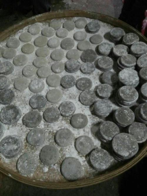 灌阳土特产:炒米,粑粑,红薯干,电炉盘,腊肉,腊鸡,应有尽有,在外面工作