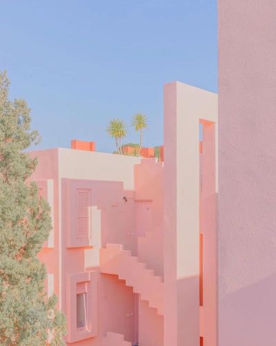 当死板钢硬的建筑 与糖果色相遇 谁说粉色属于女生?