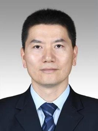 现任上海市静安区江宁路街道党工委书记,人大工委主任.1