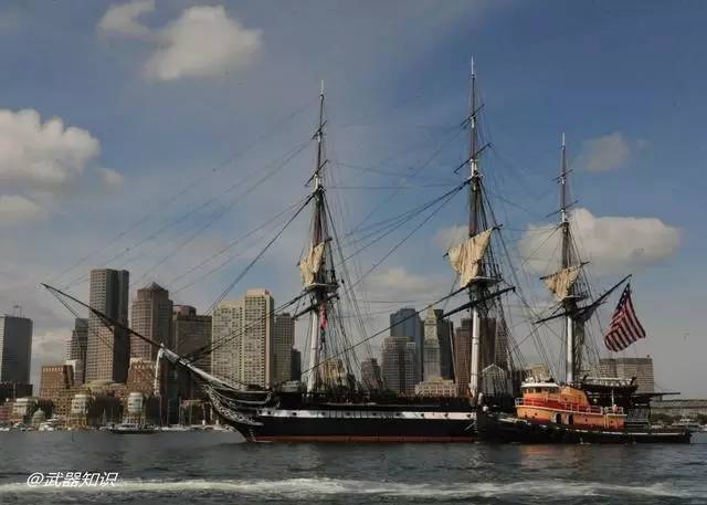 美国"宪法"号风帆护卫舰出港.