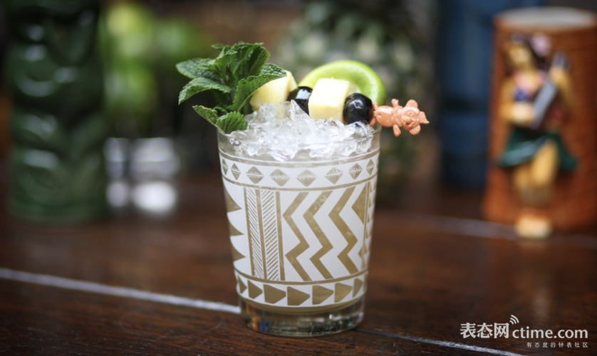 迈泰鸡尾酒诞生于美国加州,1944年,热衷于调制各种热带鸡尾酒的奥克兰