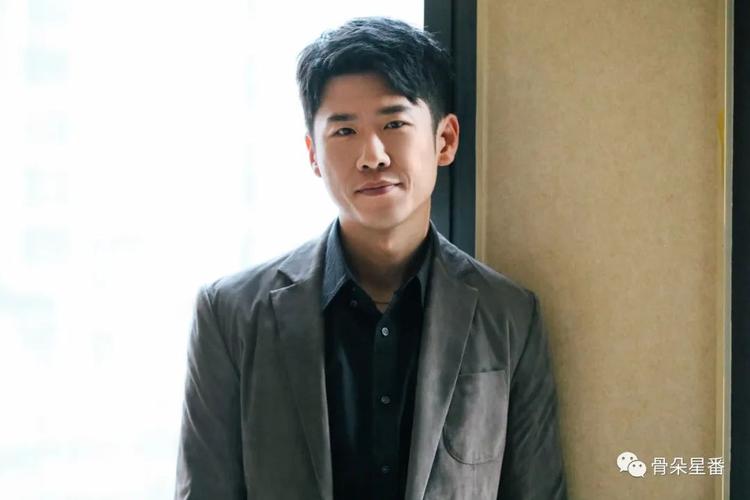 热剧人物丨王骁剧抛脸不露相