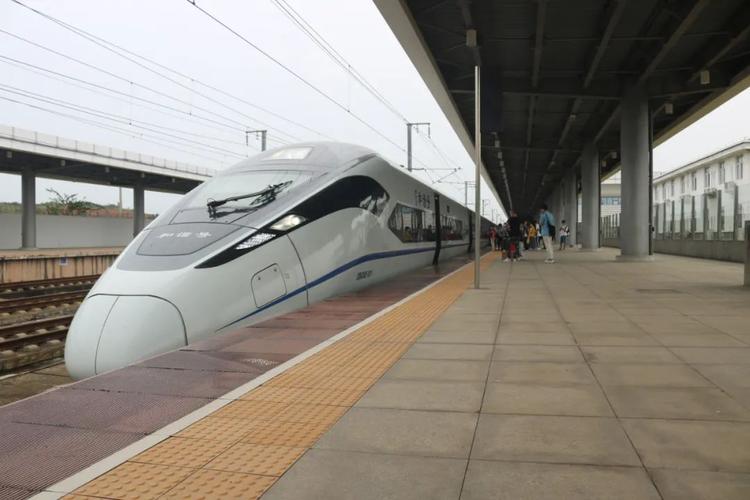 2013年5月,编号为6601,6602的两列crh380d在杭甬高铁进行试验.