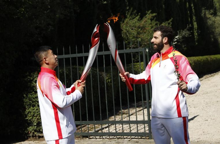 北京冬奥圣火现场图来了火炬飞扬被首次点燃