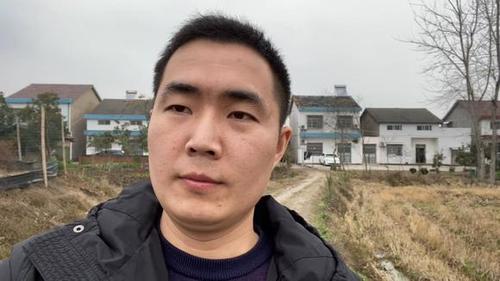 莲菜池清淤,辉弟变身包工头,3块钱雇俩小学生干活,当老板过瘾