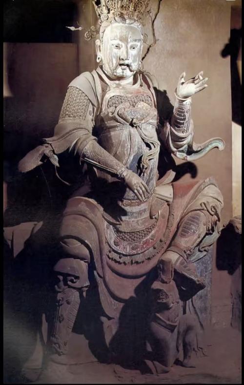 穿过天王殿,北面坐落着释迦殿,同两厢罗汉殿,武圣殿,阎罗殿和土地殿