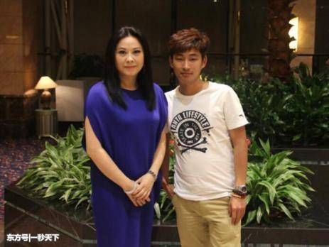 据说梁雁翎的老公是她