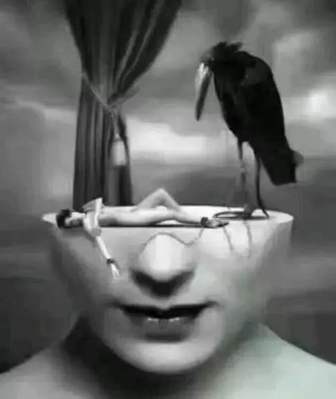 人性的两面性完全在于自控力与自制力的把握,一旦失去这两者之间的