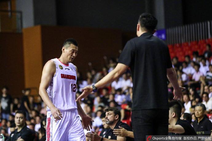 山东主场响起换苏伟杜锋对球员伤害太大