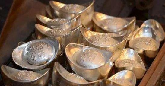 绝不是都把金银财宝藏在自己家里,你能想到的,他们早想到了