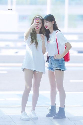 twice林娜琏momo平井桃朝岁