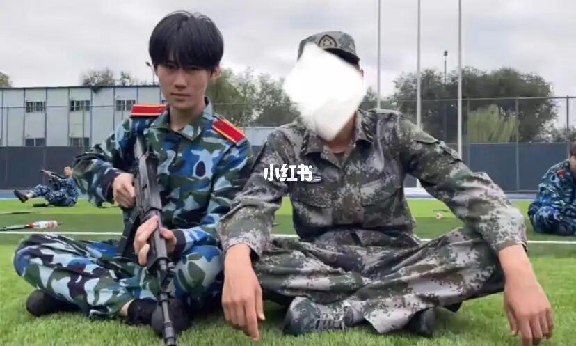 小张张军训结束啦_张真源_军训_校园生活_娱乐_明星