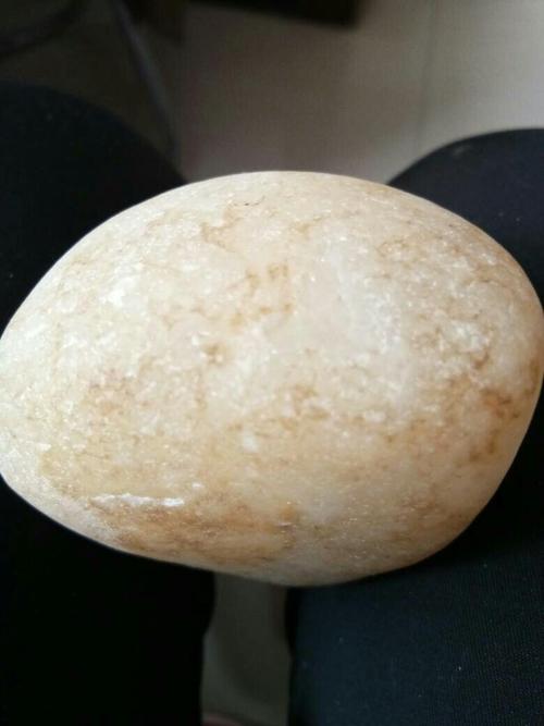 我捡到一个白石头,透光,是什么石头