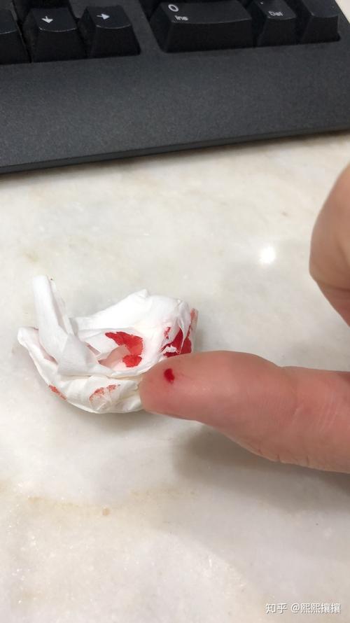 手长疙瘩 破开流血