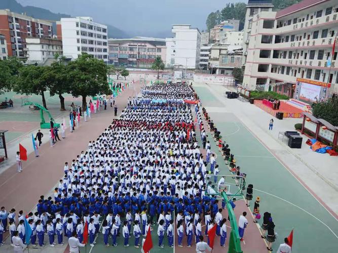 那坡县民族初级中学致全体师生及家长一封信