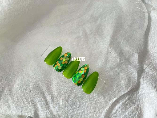 冰透湖泊绿77亮片穿戴美甲_美甲_亮片_清新美甲_美妆_美甲