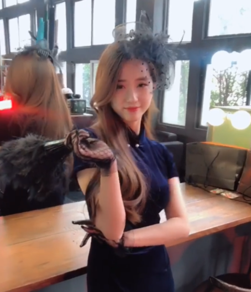 个人资料简介: 昵称:谢美天 抖音id:10358009 新浪微博:@天天-lucky