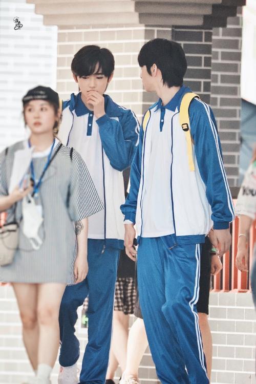 时代少年团新闻210623宋亚轩刘耀文穿校服录制萌探探探案两位校草一