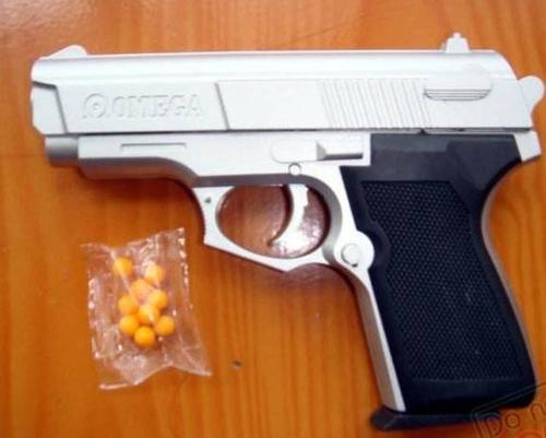 可发射小型子弹手枪