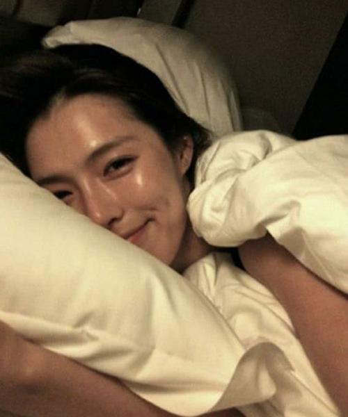 韩国又一张"紫妍案",女星生前被倒挂金钩,瘦到大腿只有脚腕粗