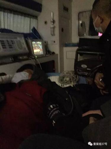 提前40分钟就能过来,不仅能开进医院,还能开进火车站,车牌中带有120