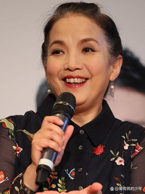 而许多人了解吕丽萍都是从一部电视剧开始的,那就是《激情燃烧的岁月
