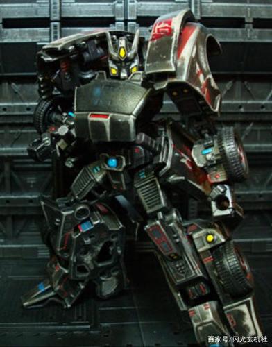 变形金刚动漫人物:重涂失落之光版本黑金刚造型-刀客漂移