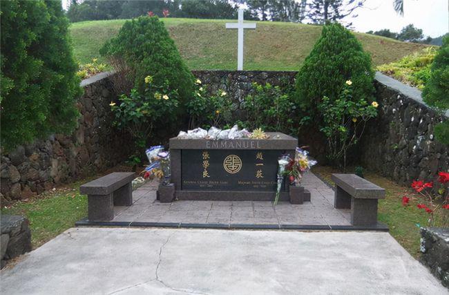 张学良和杨虎城墓地对比少帅墓鲜有人来而他虽早逝却鲜花满地