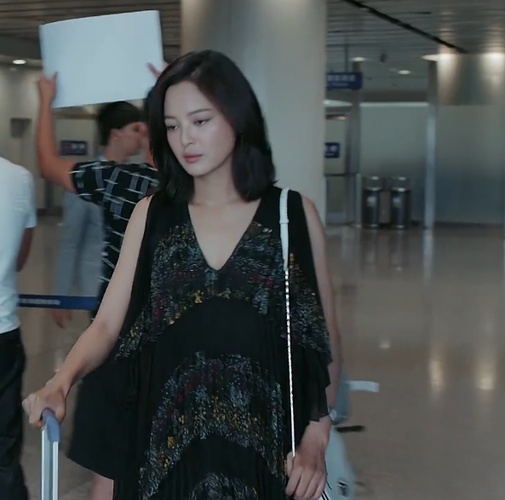 恋爱先生辛芷蕾黑色连衣裙黑色连衣裙