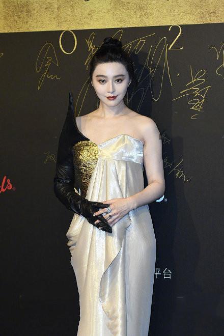 范冰冰出席活动,生图与精修图相差大?身材发福明显,引