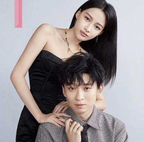 董子健一家三口逛超市,孙怡照顾女儿宠爱有加,2岁大福