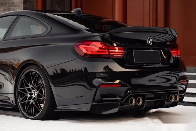 跟随镜头来感受黑武士宝马m4