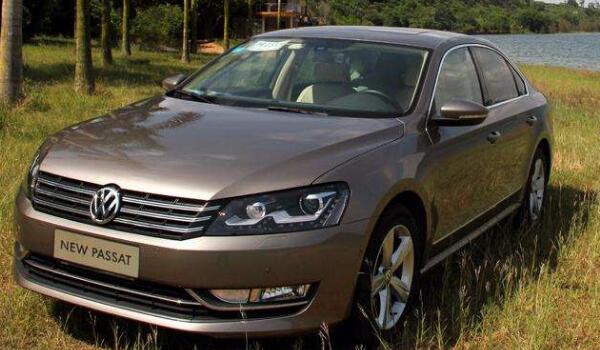 帕萨特插电混动版是上汽大众旗下中型新能源轿车,目前在售车型包括19