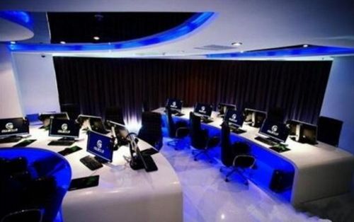 中国网费最贵的三个网吧:月入一万不敢去,最豪华的刚开业就关门