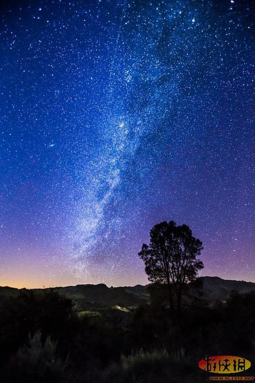 追星族实拍神秘星空 绚丽夜空壮美令人窒息