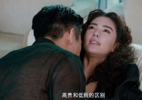 《美人鱼》邓超扑向张雨绮时,有谁注意他的手?已婚男人的本能反应