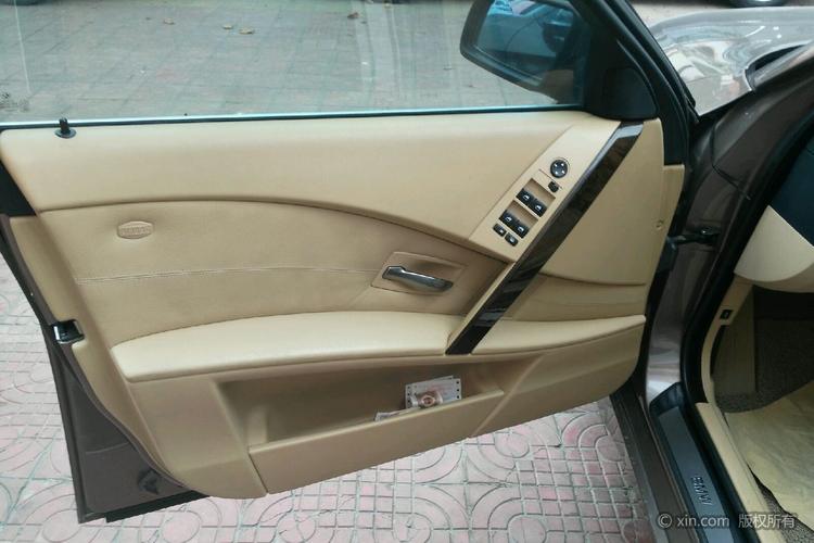 宝马5系左前门板