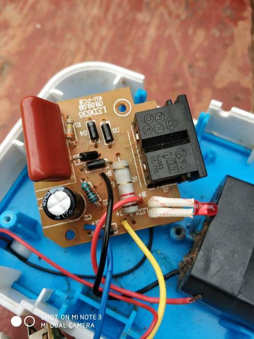 久量636电路板充电电容冒烟,怎么办?