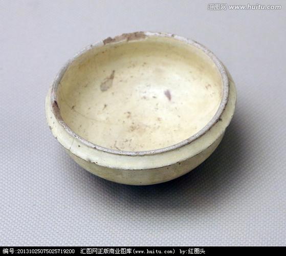 元代白釉瓷碗