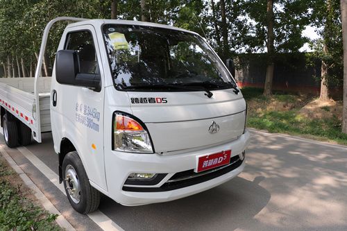 宽度也是跨越者d5的一大设计特点,长安跨越者d5小轻卡驾驶室宽度为