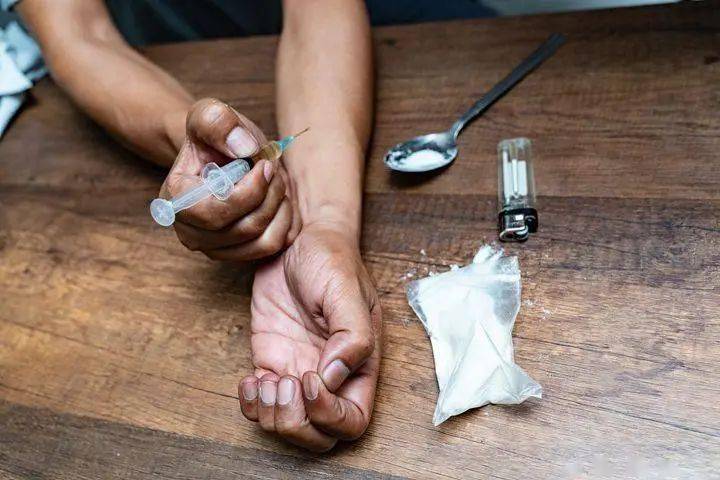 "我的爸爸吸毒" | 别让孩子成长路上拥有这样的伤疤