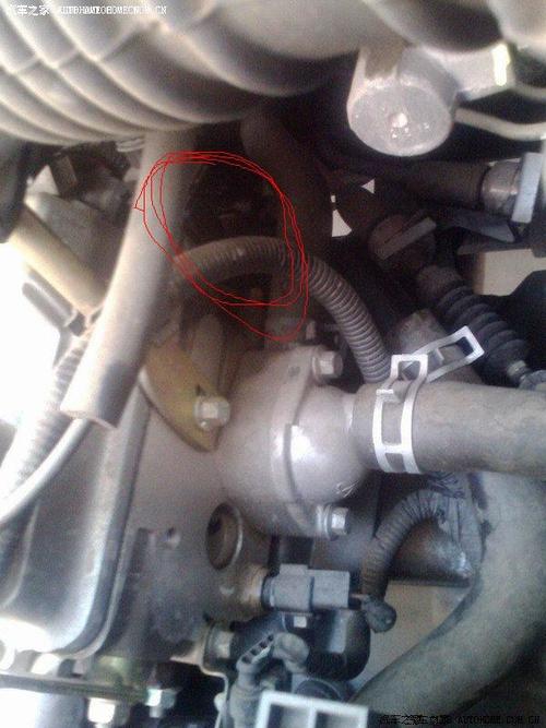 请教:qq308发动机仓"凸轮轴位置传感器"位置