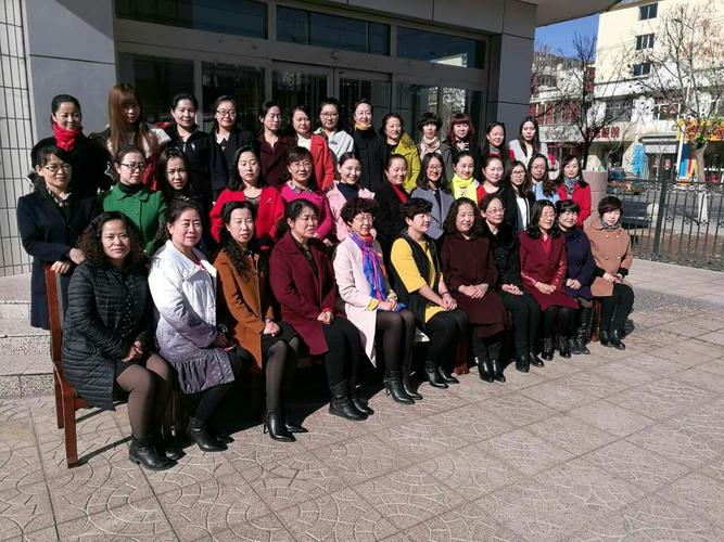 财政局党组开展职工室外活动庆祝"三八"妇女节