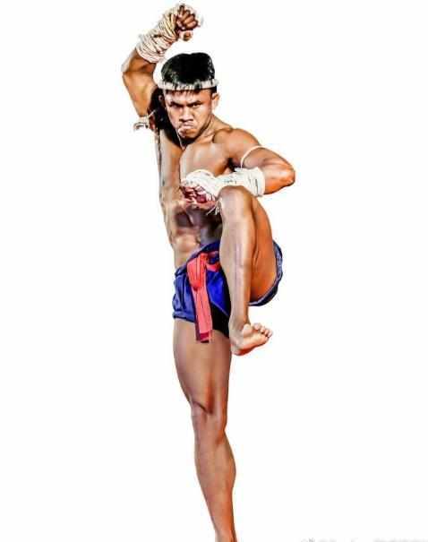 泰拳不老传奇播求征战27年,总共踢腿多少次,数量你想不到