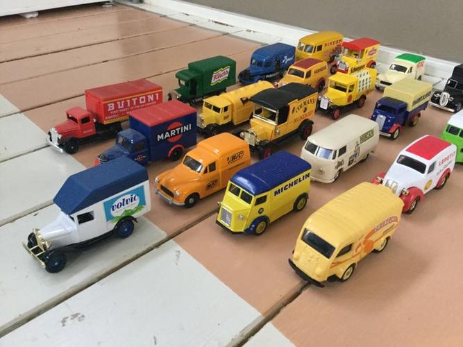 corgi - scale 1/43 - lot with 21 advertising lorries