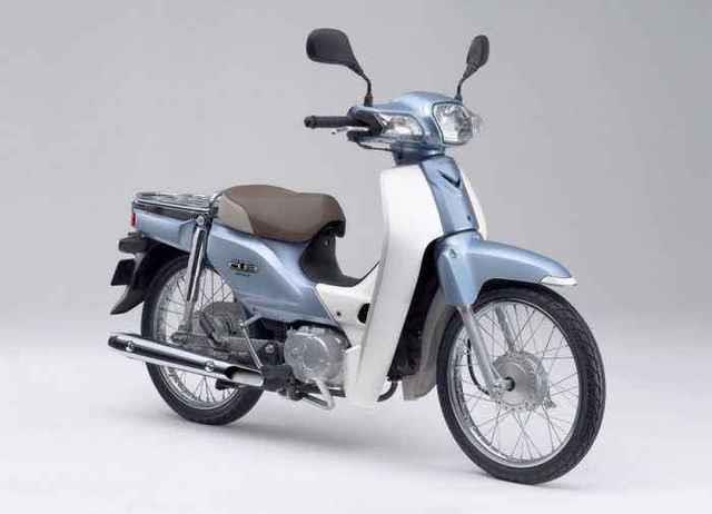 2升的油箱算是大的,一般弯梁摩托车的油箱在4升以下,真不知道他们是